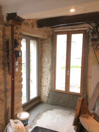 peinture-interieur-renovation-cuisine-pose-de-cuisine-pose-de-chauffe-eau-coulage-de-dalle-en-beton-creation-terrasse-multiservices-pose-escalier-creation-verriere-petits-travaux-haute-vienne-pose-de-portes-pose-de-fenetres-pose-de-parquet-flottant-renovation-salle-de-bain-renovation-cuisine